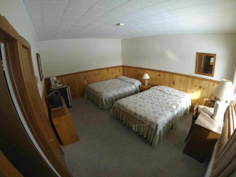 Motel Le Fleuron Сен-Дона-де-Монкалм Екстериор снимка